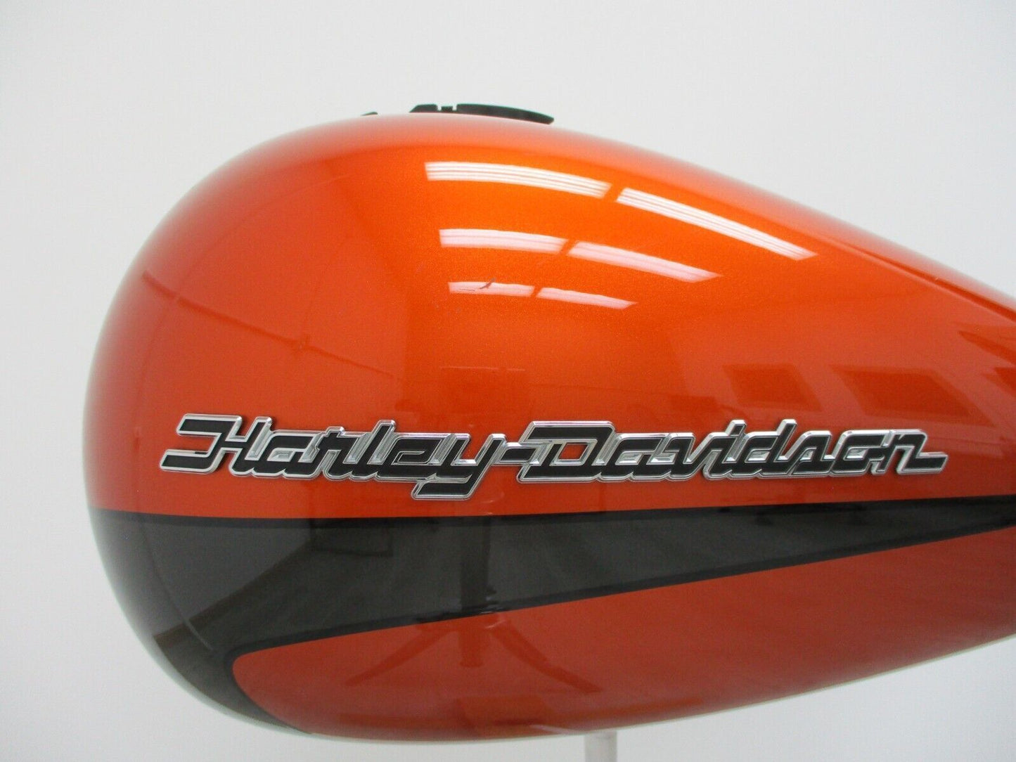 Harley Davidson OEM Fuel Tank Scorched Orange / Silver Flux 61000522EOY