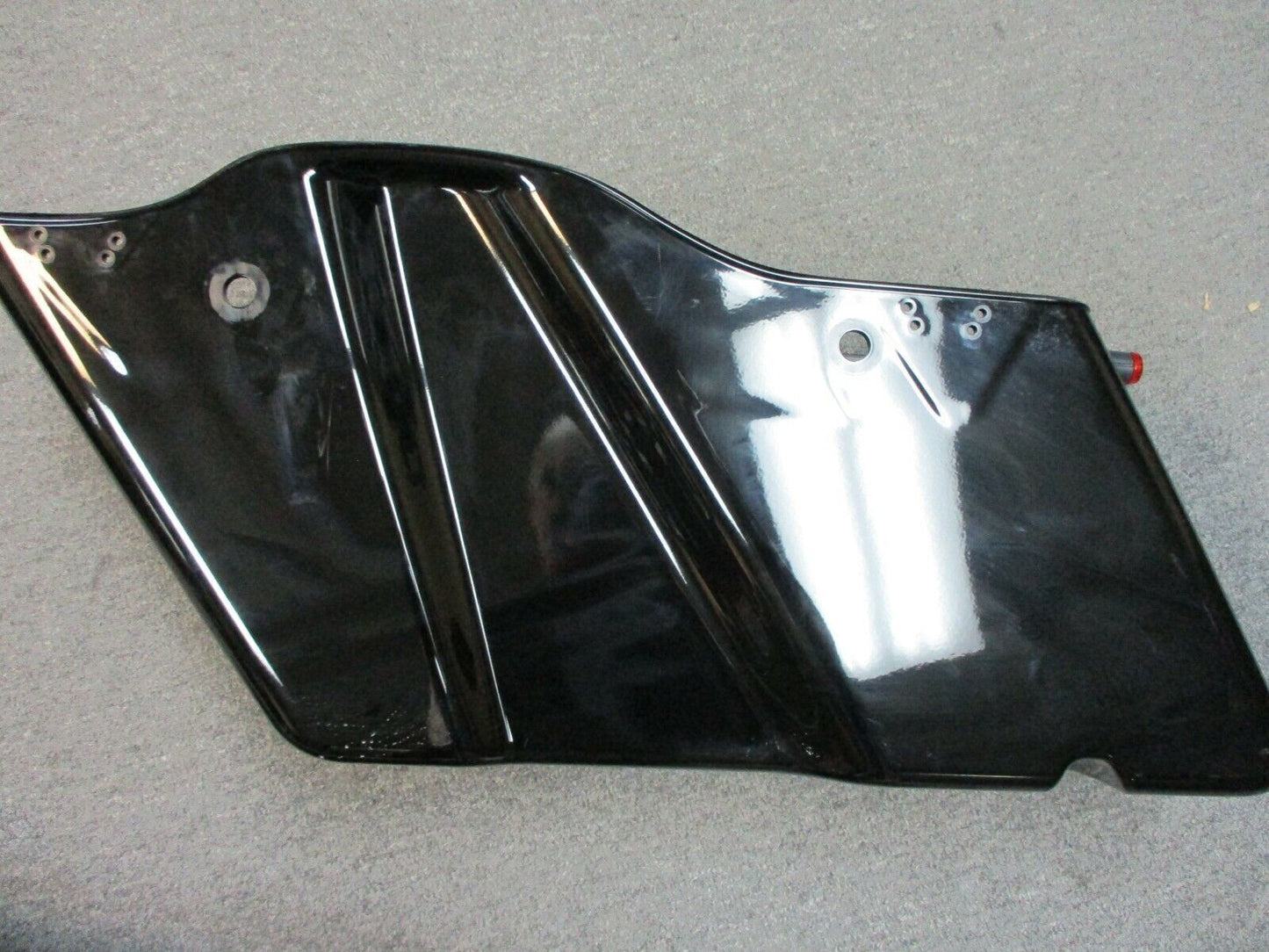 Harley Davidson OEM Right Saddle Bag Vivid Gloss Black with  New Lid ' 14-'19