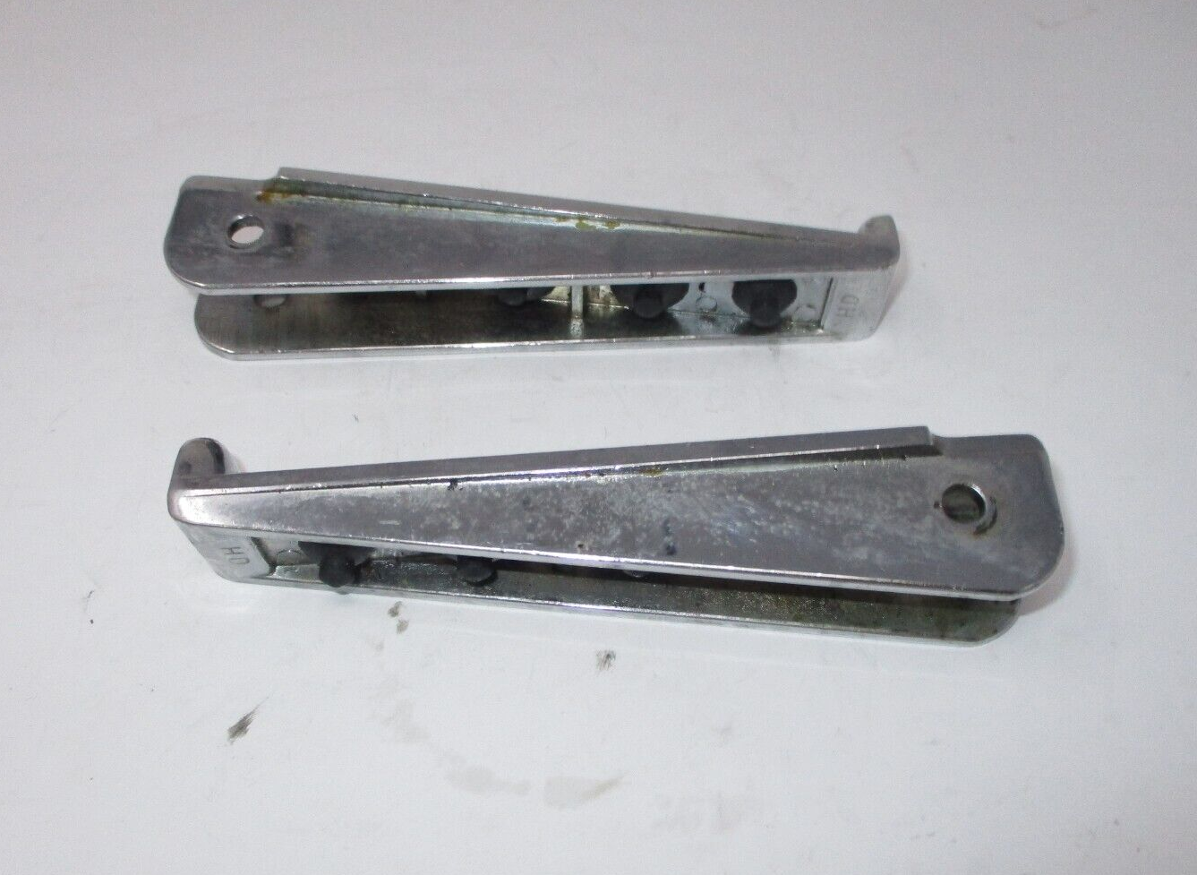 Harley-Davidson  Chrome Bolt-on Footpegs with Rubber Inlay  1904-6452