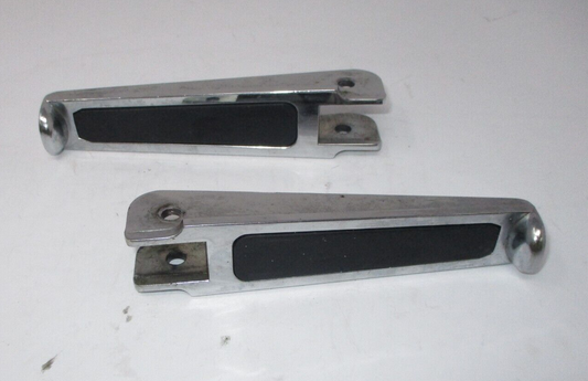 Harley-Davidson  Chrome Bolt-on Footpegs with Rubber Inlay  1904-6452