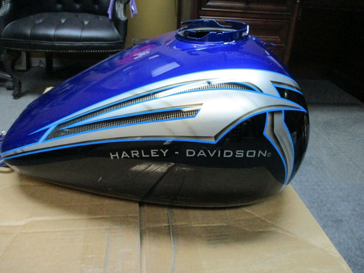 Harley Davidson OEM FLHX 08 Limited Edition Frost Bite Fuel Tank 35/200