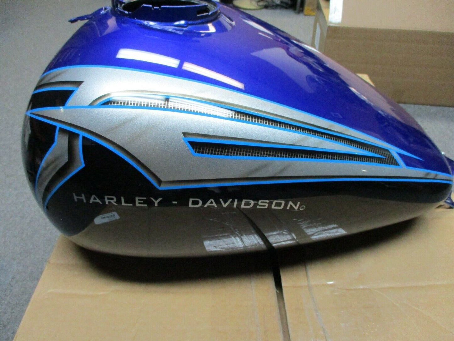 Harley Davidson OEM FLHX 08 Limited Edition Frost Bite Fuel Tank 35/200