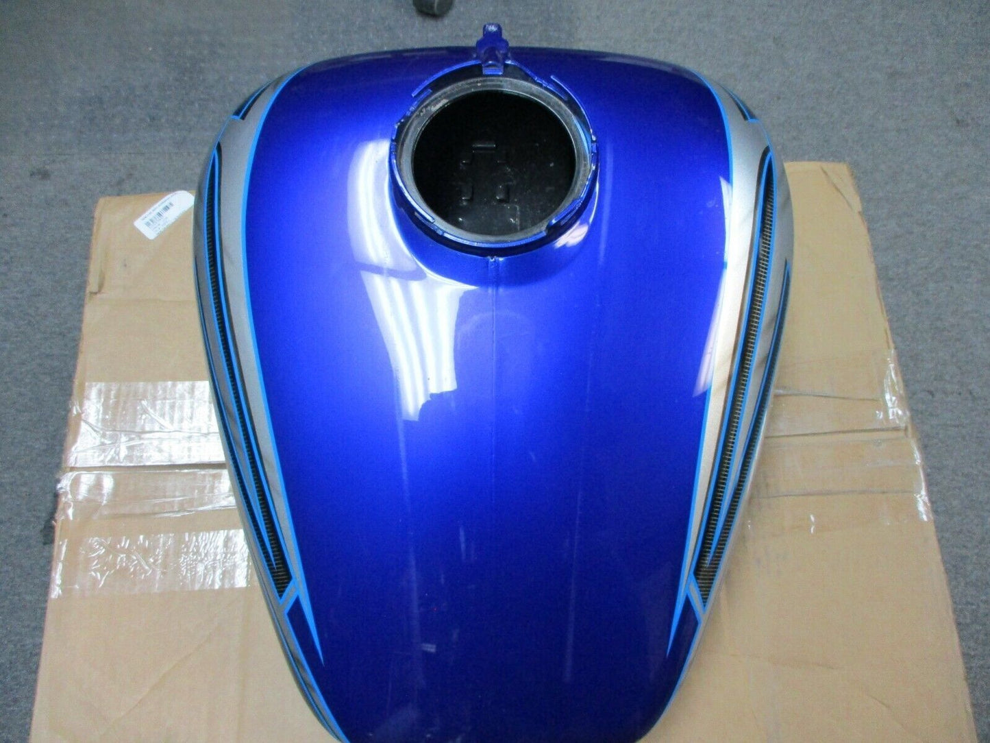 Harley Davidson OEM FLHX 08 Limited Edition Frost Bite Fuel Tank 35/200