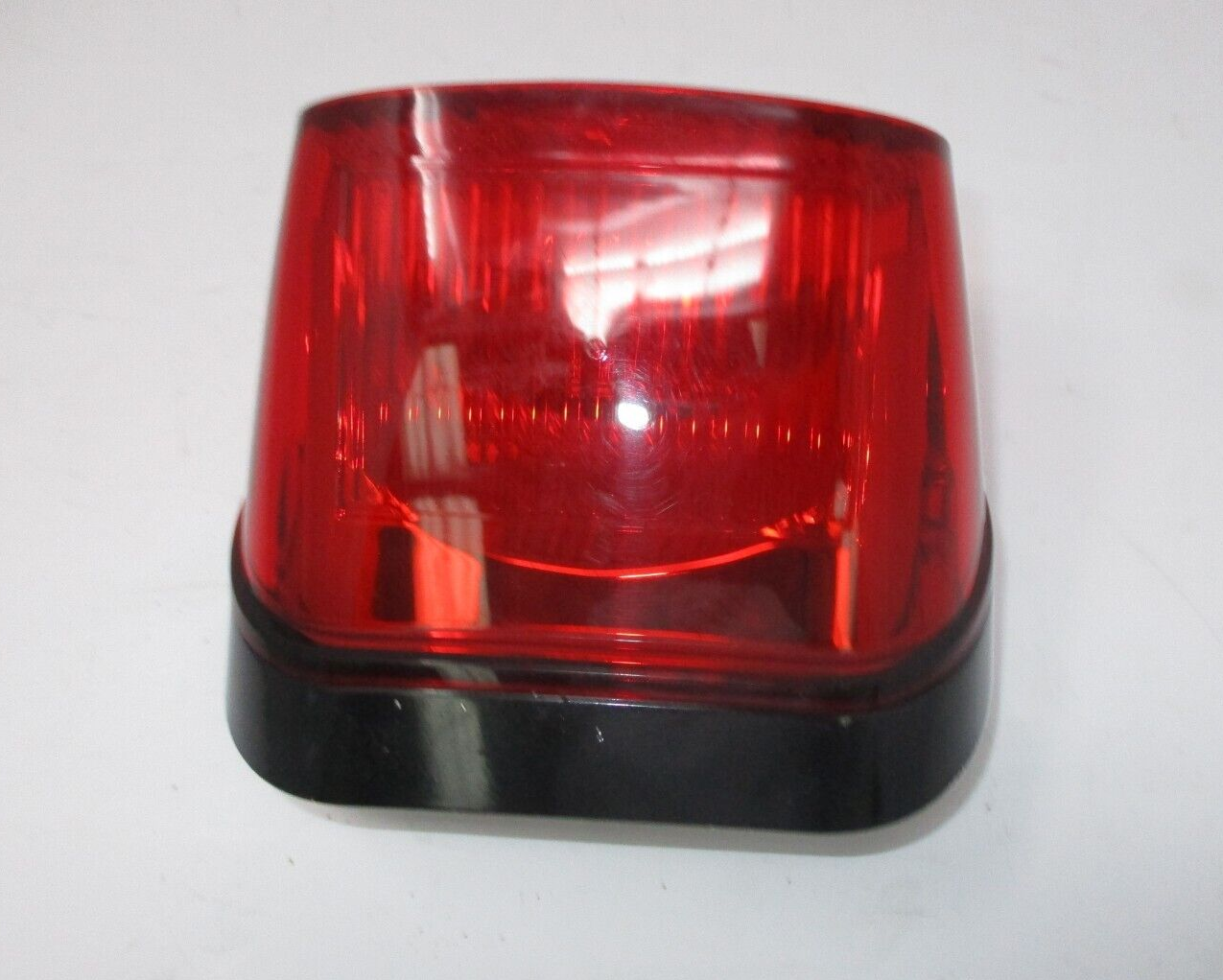 Harley -Davidson  Tail Light Base Assembly with Bulb  68066-99A