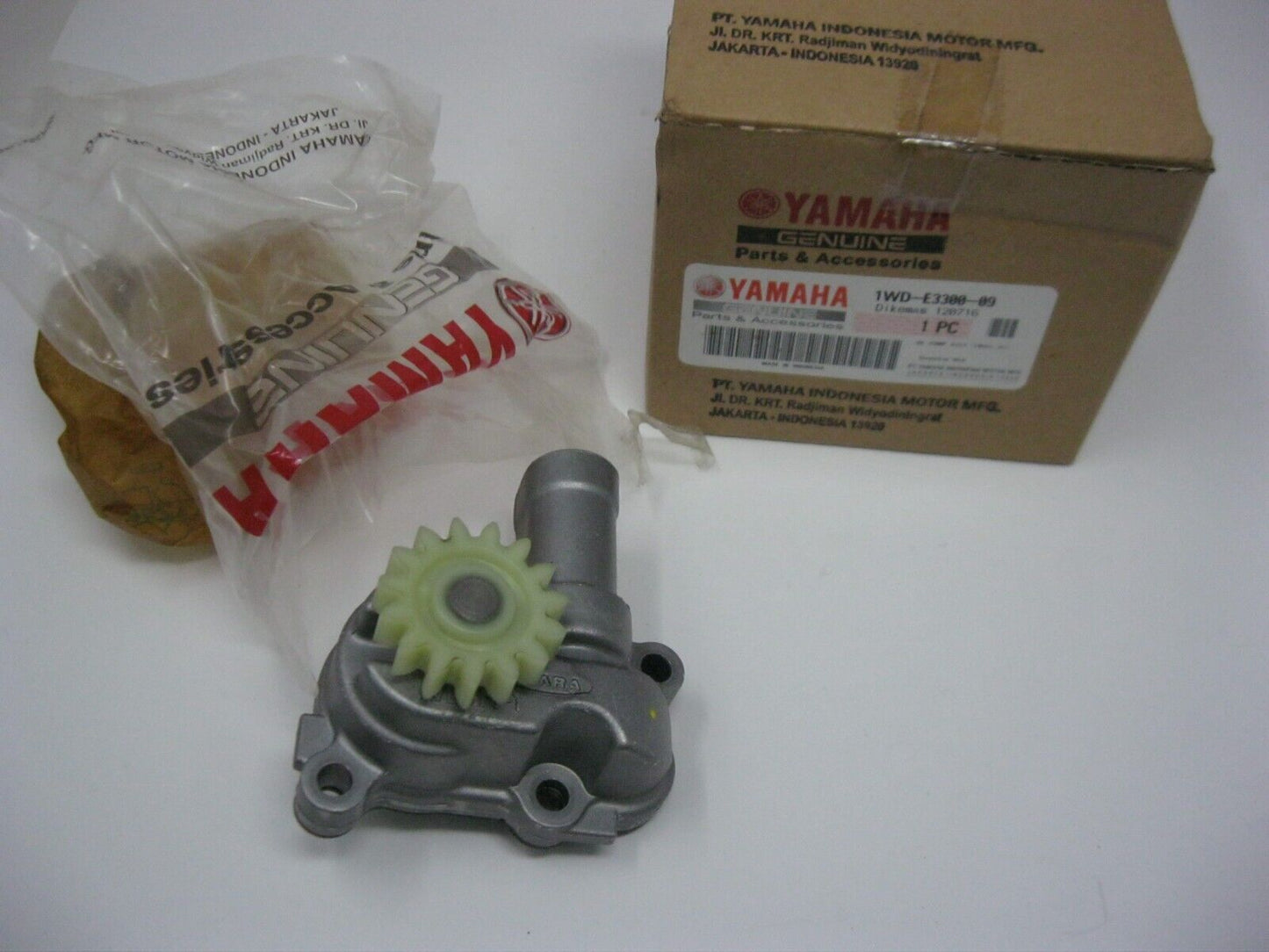 Yamaha OEM 15-19 YZF R3 Oil Pump 1WD-E3300-09