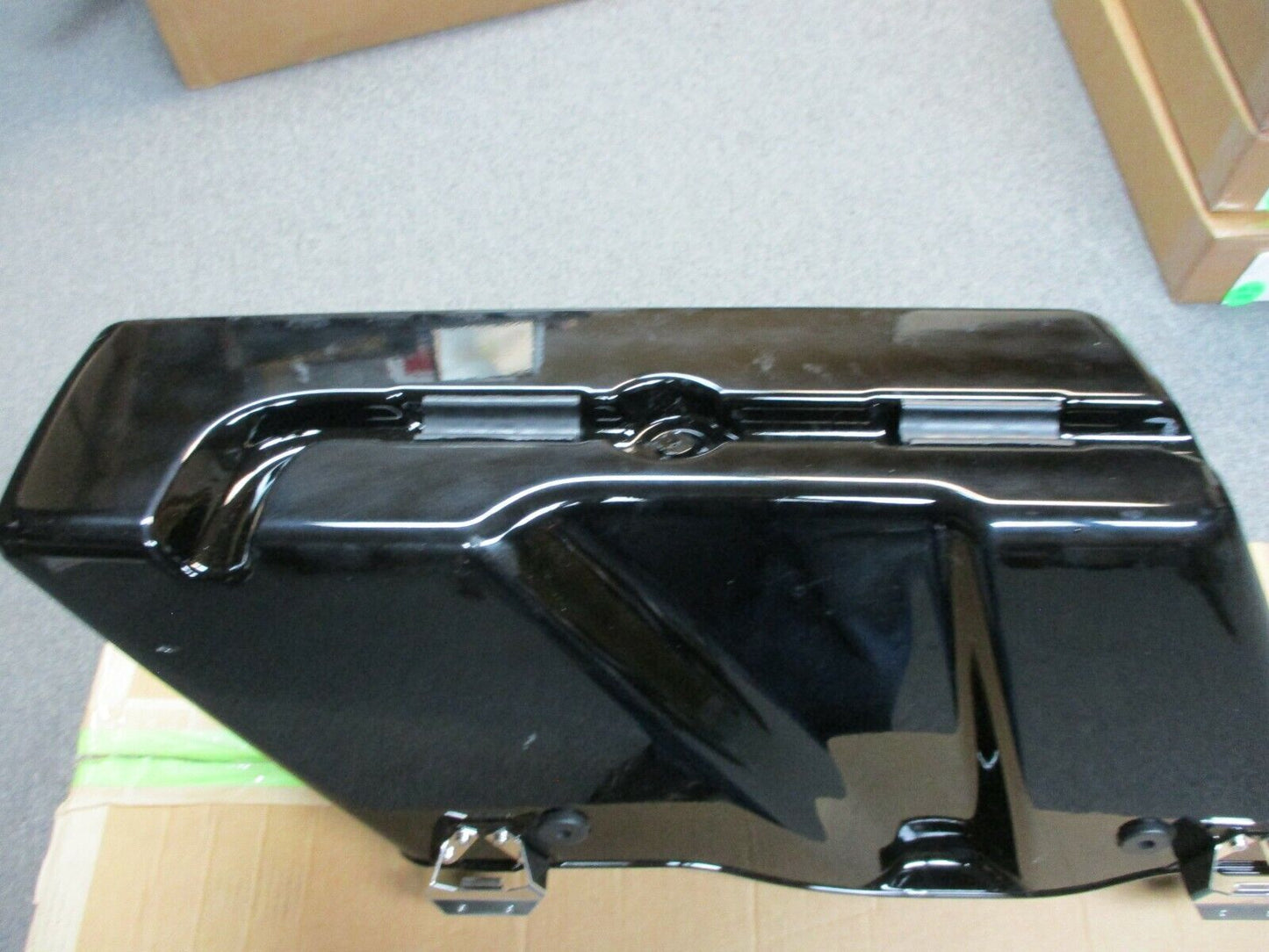 Harley Davidson OEM FLHX Right Saddlebag Vivid Black 90828-06DH