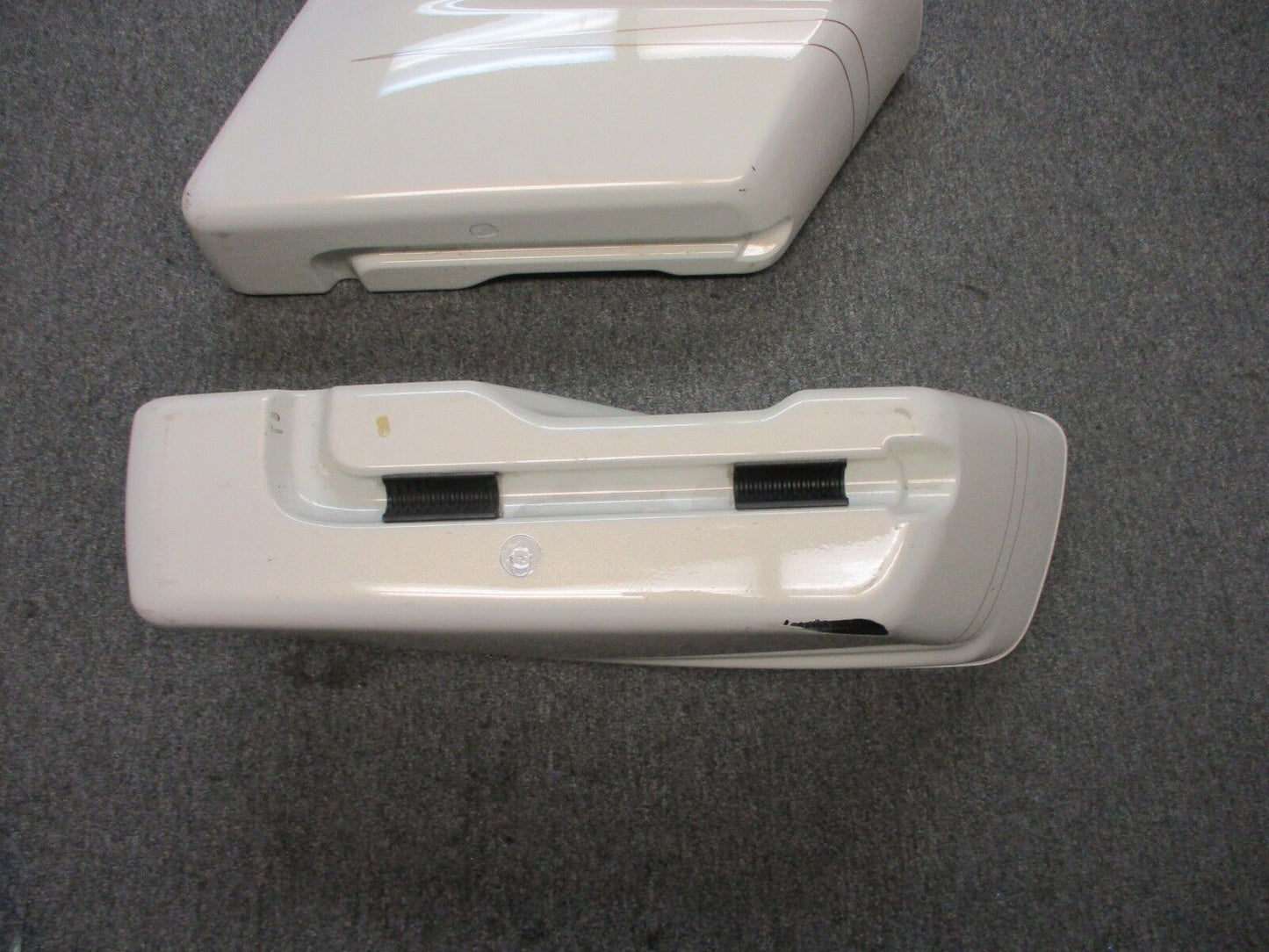 Harley Davidson OEM 14 Later Saddlebags Left & Right No Lids Damage 90200412