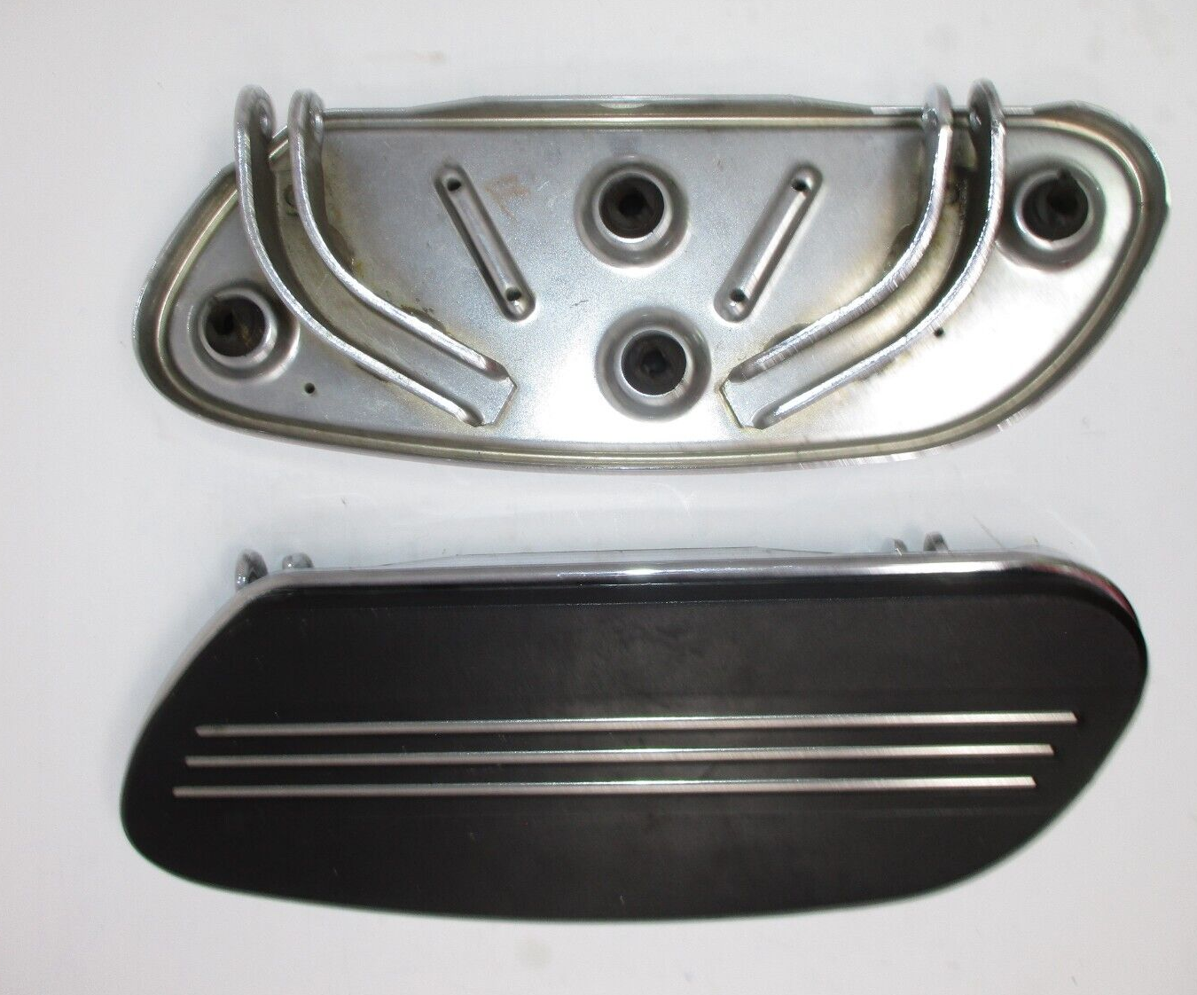 Harley-Davidson Streamliner Tri-line Floorboard 50689-11